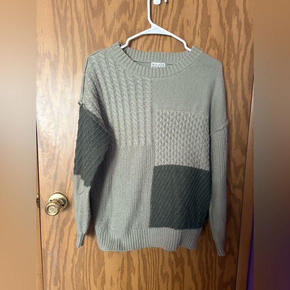 Green Color block Sweater - Picture 1 of 2